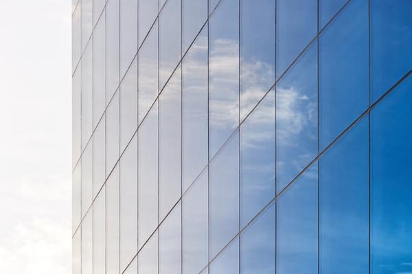 vinduespudsning esbjerg - erhverv glasfacade vinduespudser