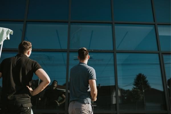 vinduespudsning esbjerg - vinduespudser erhverv kontor teleskopstang facadevask